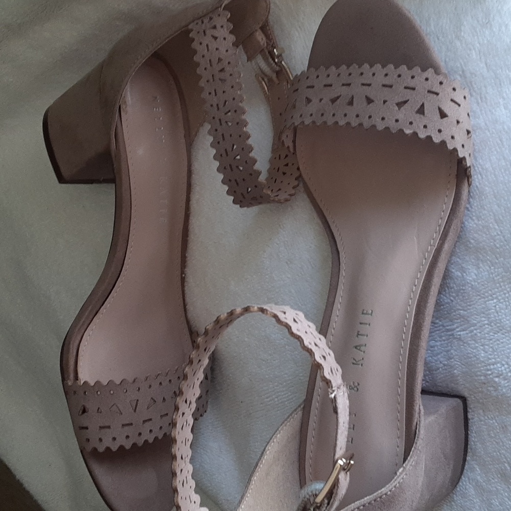 Kelly & Katie Taupe Laser-Cut Heels Women Size 7